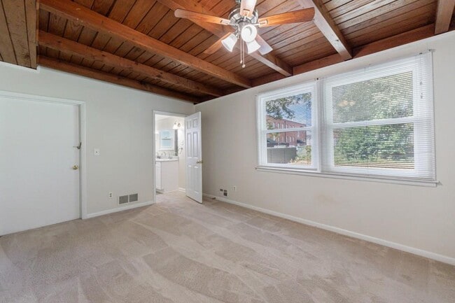 Building Photo - 1238 Lindenwood Ln NE