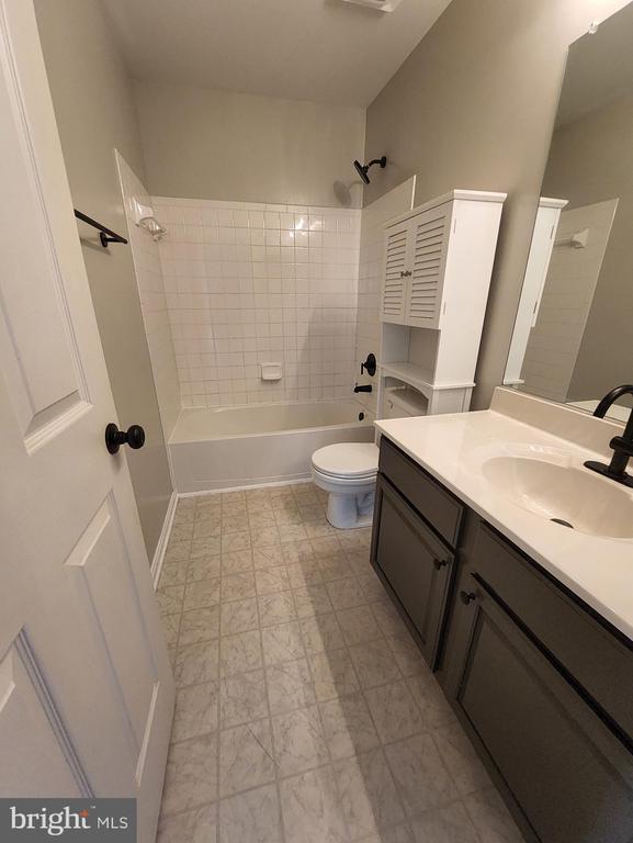 Building Photo - 6131 Waverly Way