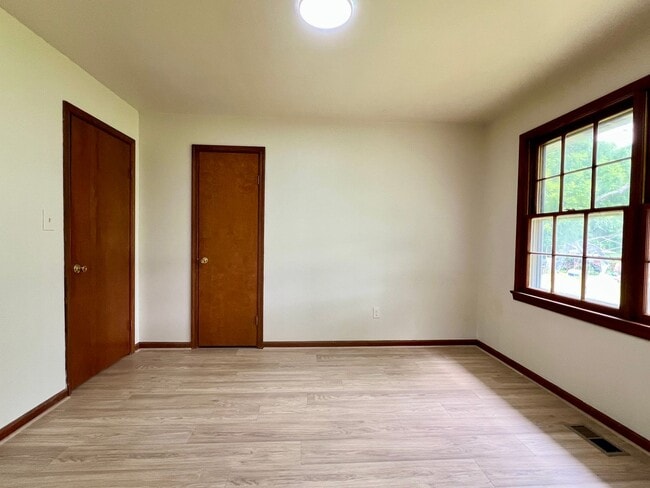 Building Photo - 3bdr 2bth home in the heart of Poquoson