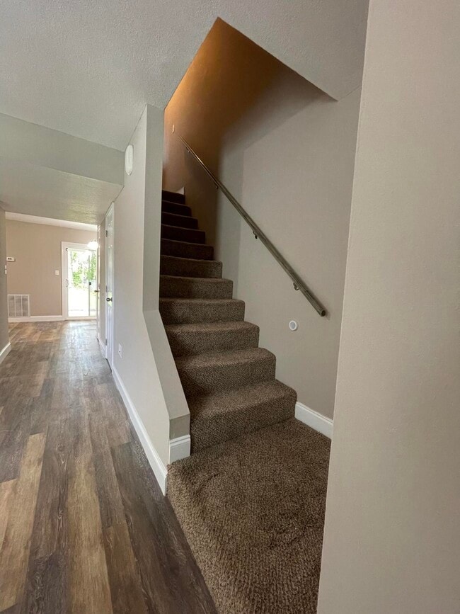 Building Photo - 702 Terrance Ct