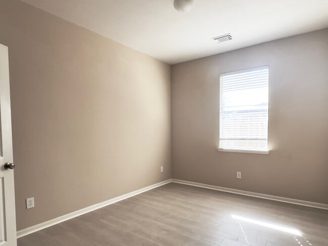 Building Photo - 719 Pickett Hill Ln