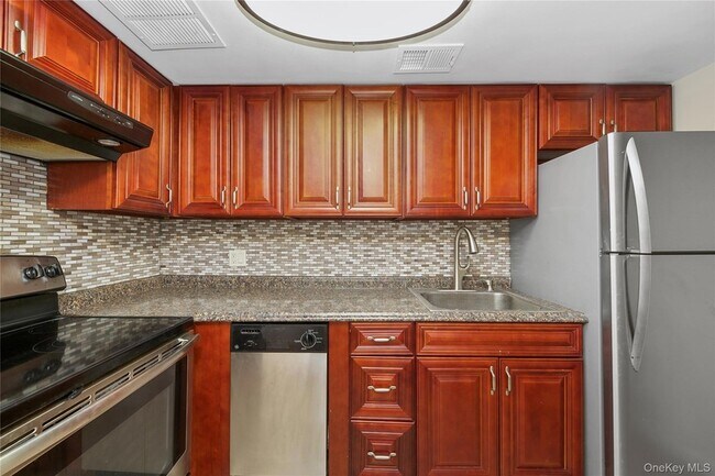 Building Photo - 305 Chateau Rive