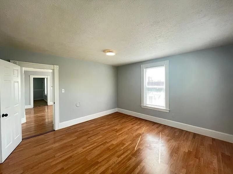 Building Photo - 231 Laurel, 3