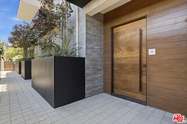 Building Photo - 1159 N Formosa Ave
