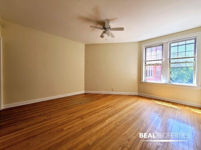Building Photo - 1 bedroom in CHICAGO IL 60657