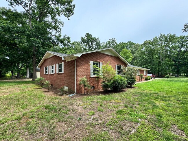 Building Photo - 3/2 in Polkville, NC