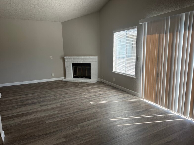 Building Photo - 807 Emperor Dr