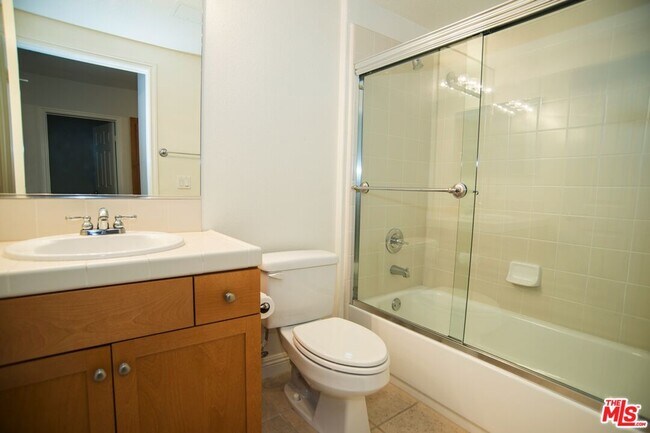Building Photo - 5831 Seawalk Dr
