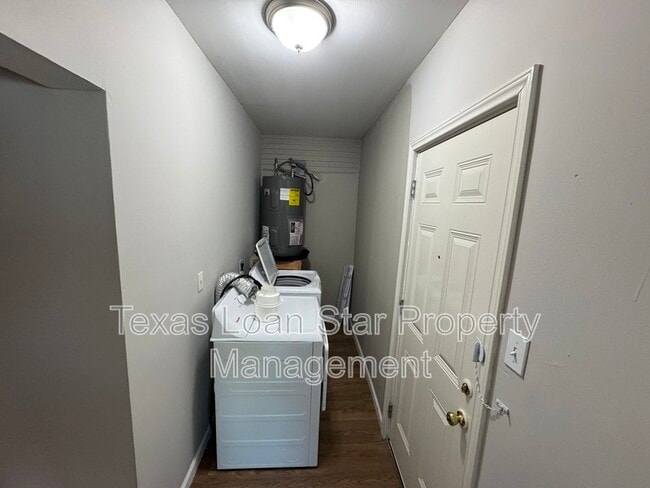 Building Photo - 3231 Holman St