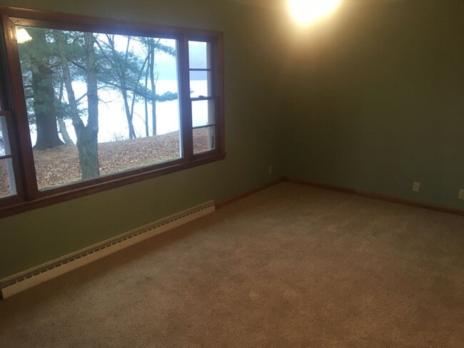 Building Photo - Beautiful 3 Bedroom Water Front Home with Dock