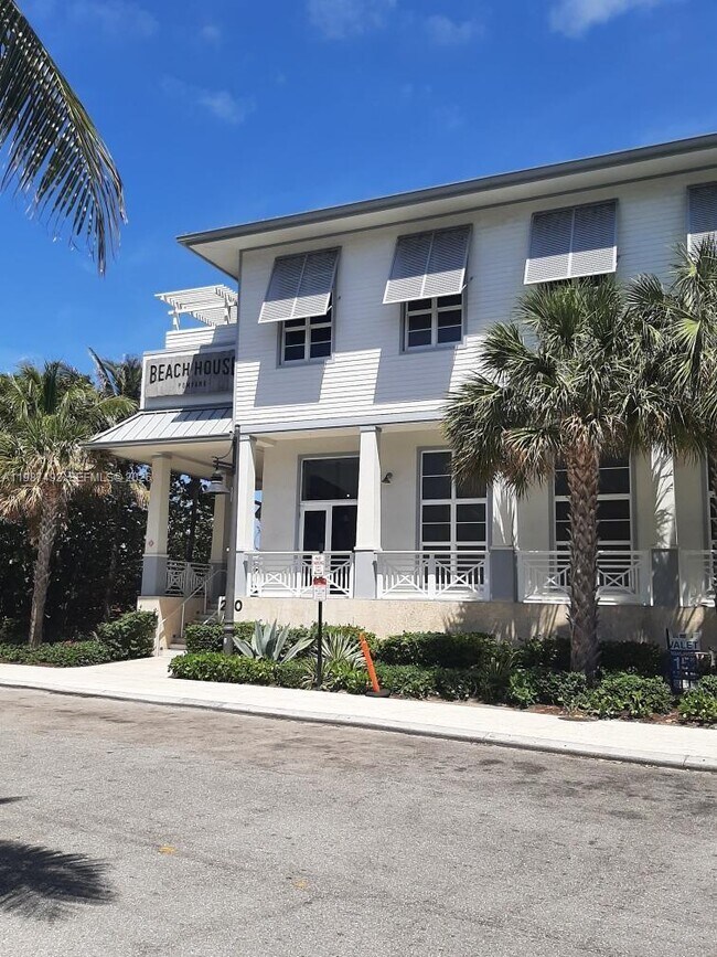 Building Photo - 371 SE 3rd St