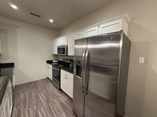 Building Photo - 2111 10th St