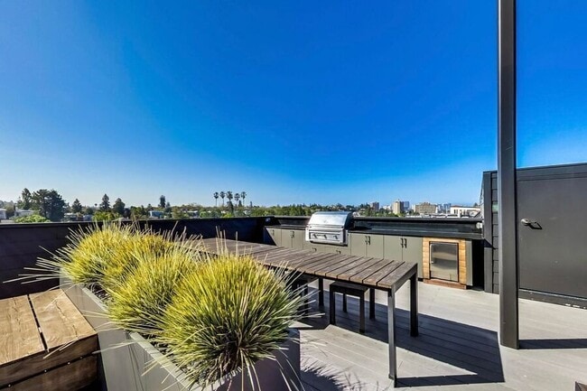 Building Photo - 4435 Piedmont Ave