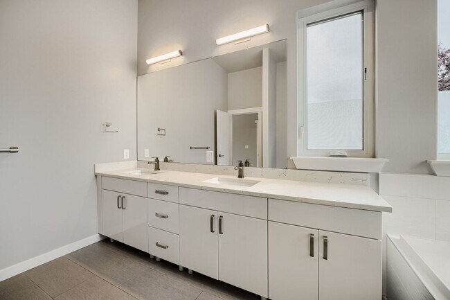 Building Photo - 4736 25th Ave SW