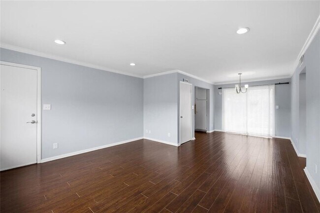 Building Photo - 4266 Roswell Rd NE