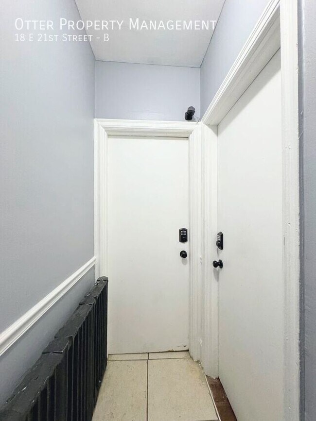 Building Photo - 18 E 21st St