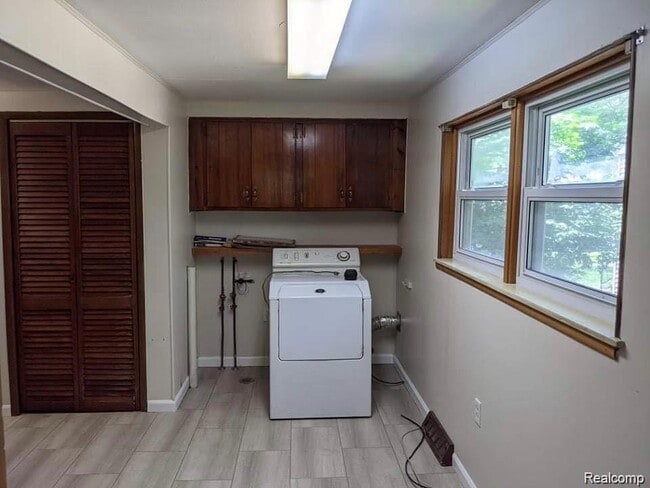 Building Photo - 7275 Cherokee St