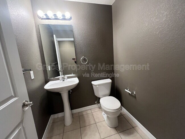 Building Photo - 12828 Jasmine St