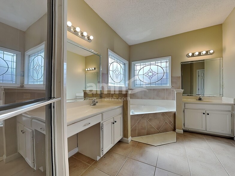 Building Photo - 7986 Oak Pebble Cv