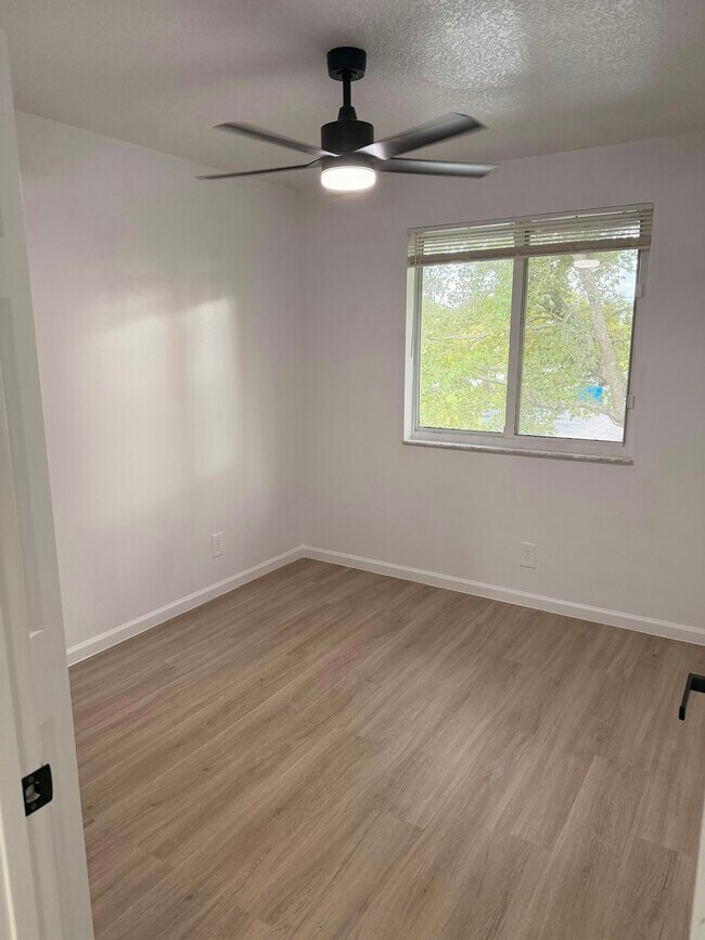 Building Photo - 3102 Coral Ridge Dr