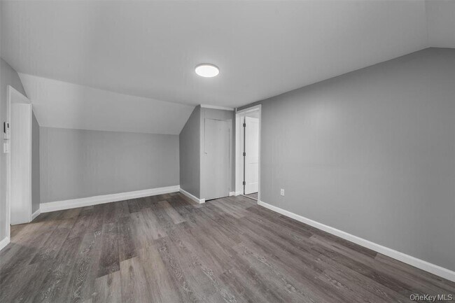Building Photo - 45 1/2 Sussex St