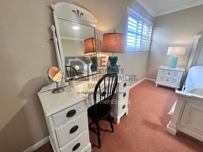 Building Photo - 2121 Collier Ave