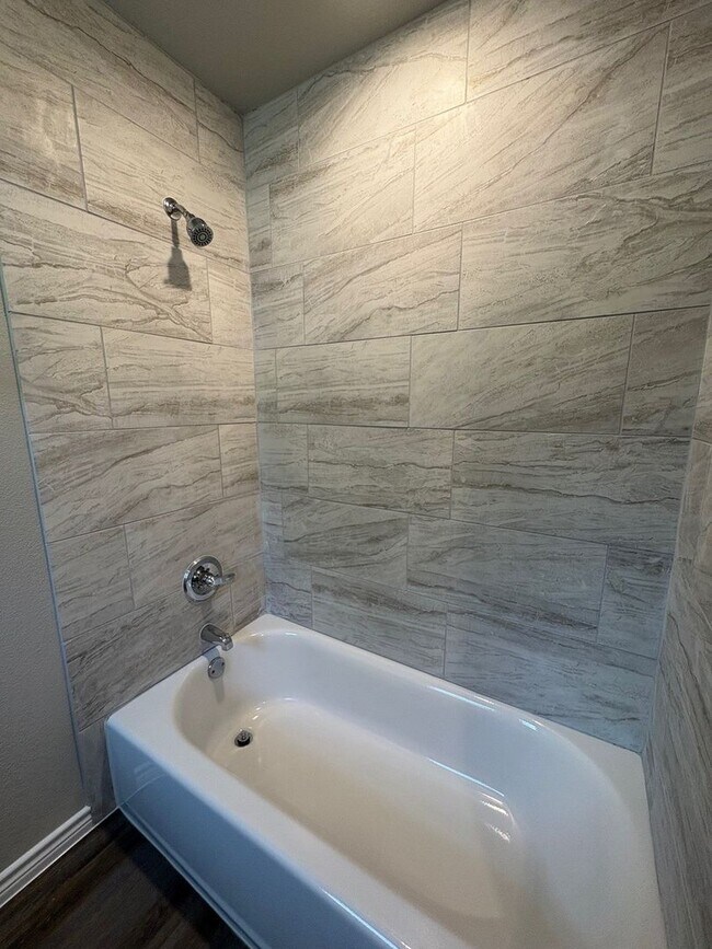 Building Photo - 2109 Wildewood-A