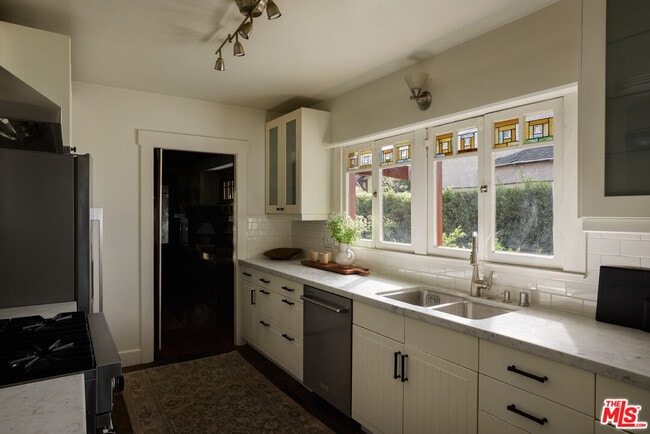 Building Photo - 2606 W Ave 30