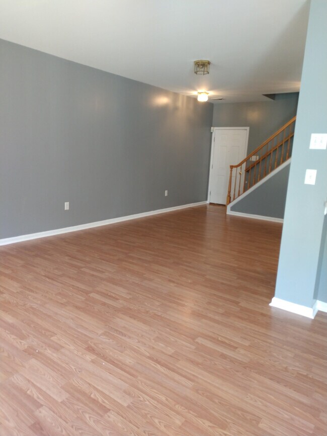 Building Photo - 246 Riverwalk Way