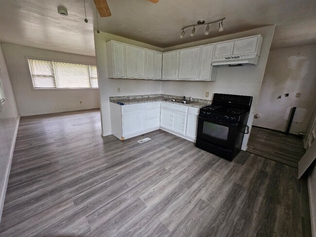 Building Photo - 105 Melvin Dr