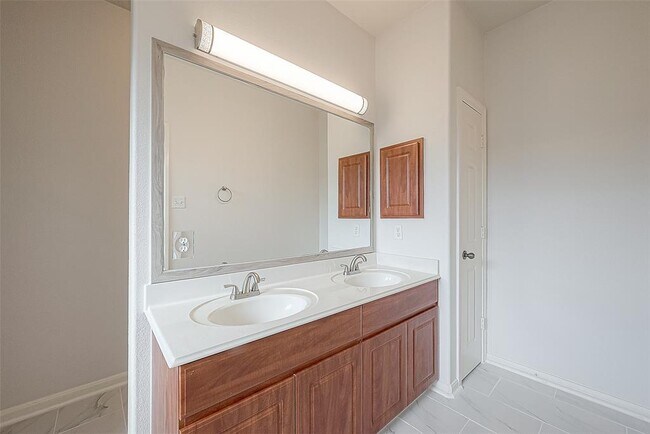 Building Photo - 988 Arbor Crossing