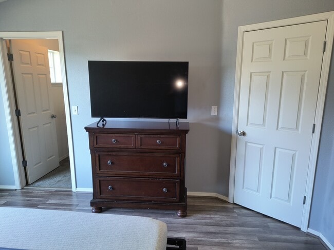 Master bedroom - 6334 SW Vinwood Ter