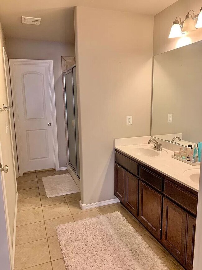 Building Photo - 3 Bed | 2 Bath in Owasso!