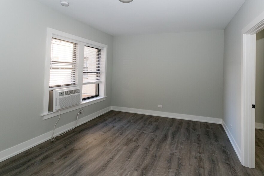 Building Photo - 710 W Brompton