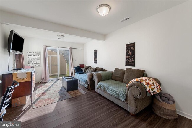 Building Photo - 35 Mengel Rd