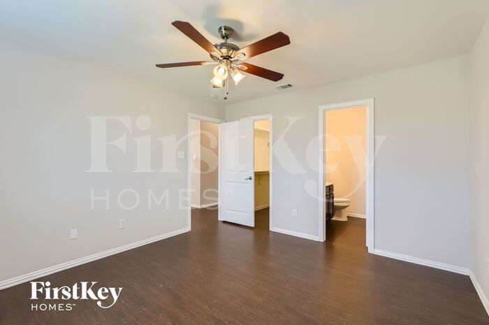 Building Photo - 260 Meadowcrest Dr