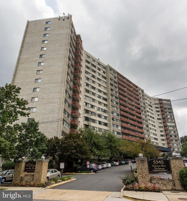 Building Photo - 5340 Holmes Run Pkwy