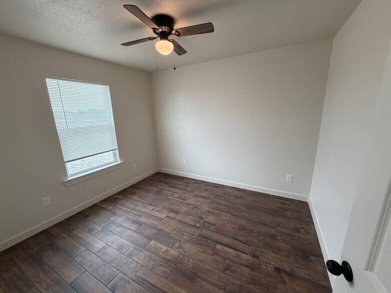 Building Photo - 132 Laura Anne Loop