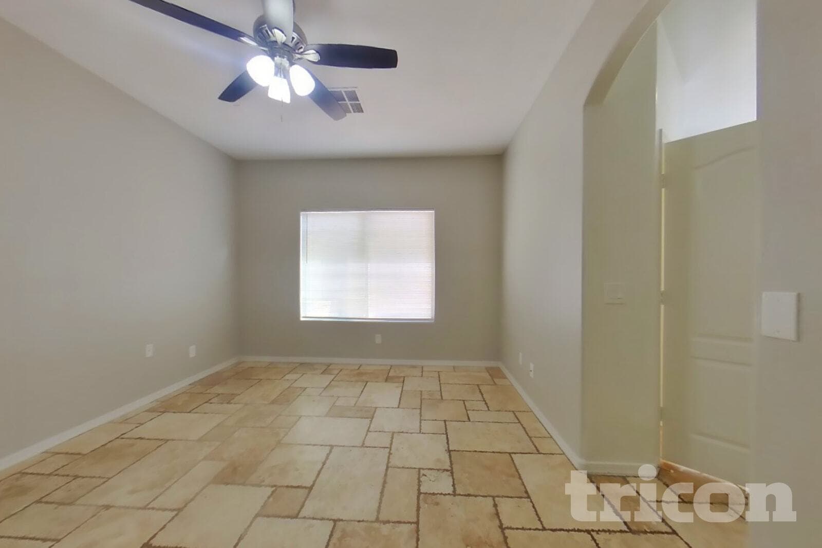 Building Photo - 504 W Beautiful Ln