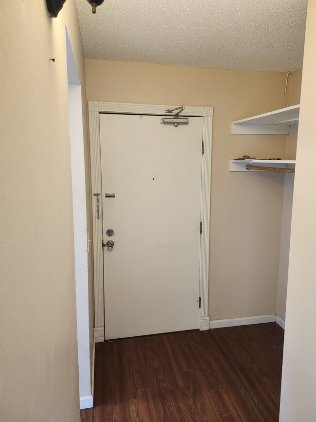 Building Photo - 825 Old Settlers Trail