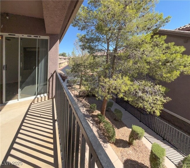 Building Photo - 6868 Sky Pointe Dr