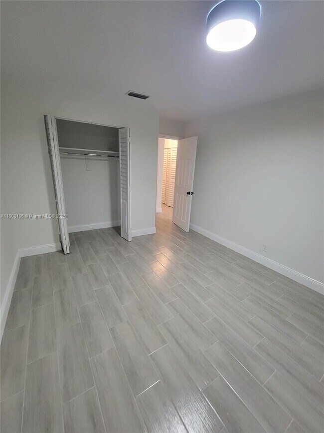 Building Photo - 2300 SW 18th Terrace