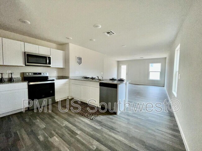 Building Photo - 2411 Village Dr