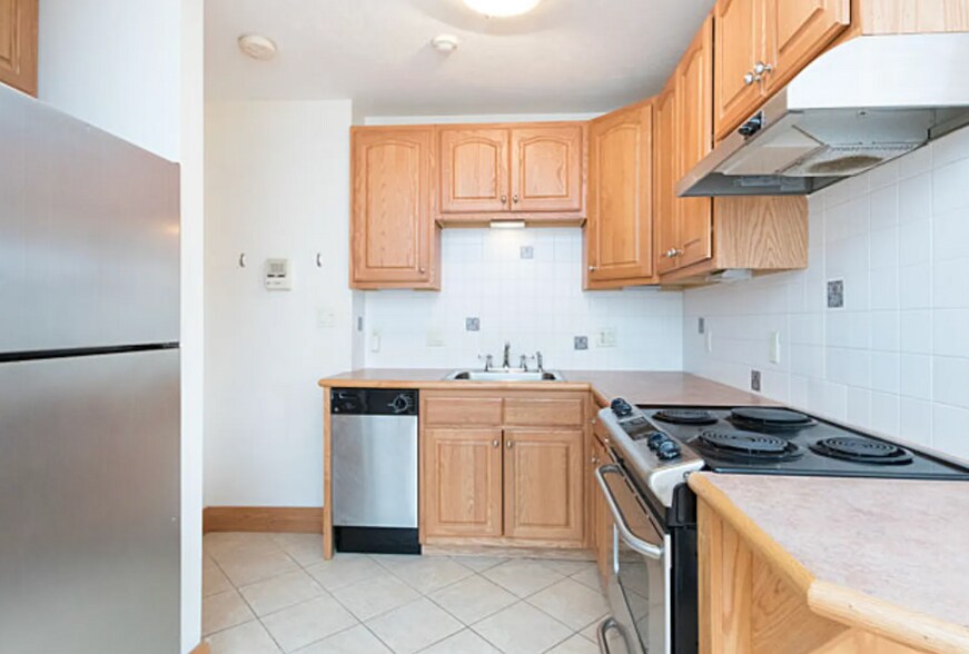 Primary Photo - 66 Pinckney St