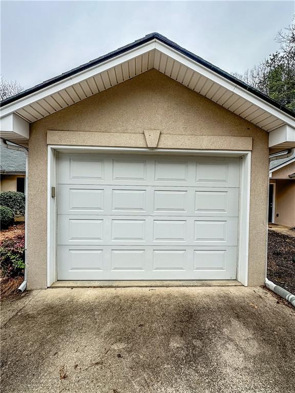 Building Photo - 3955 Hidden Hollow Dr