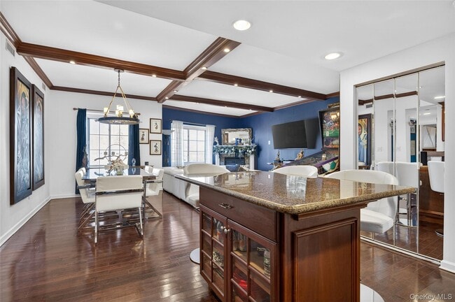 Building Photo - 242 Maple Ave