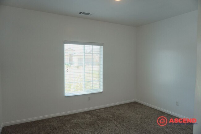 Building Photo - Beautiful Home Located in the Southwest!