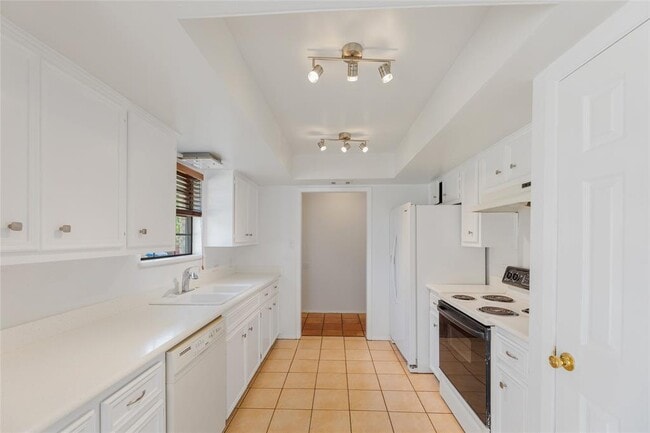 Building Photo - 13406 Effingham St