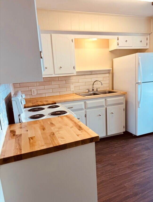 Building Photo - 1757 Sheppard Rees Rd