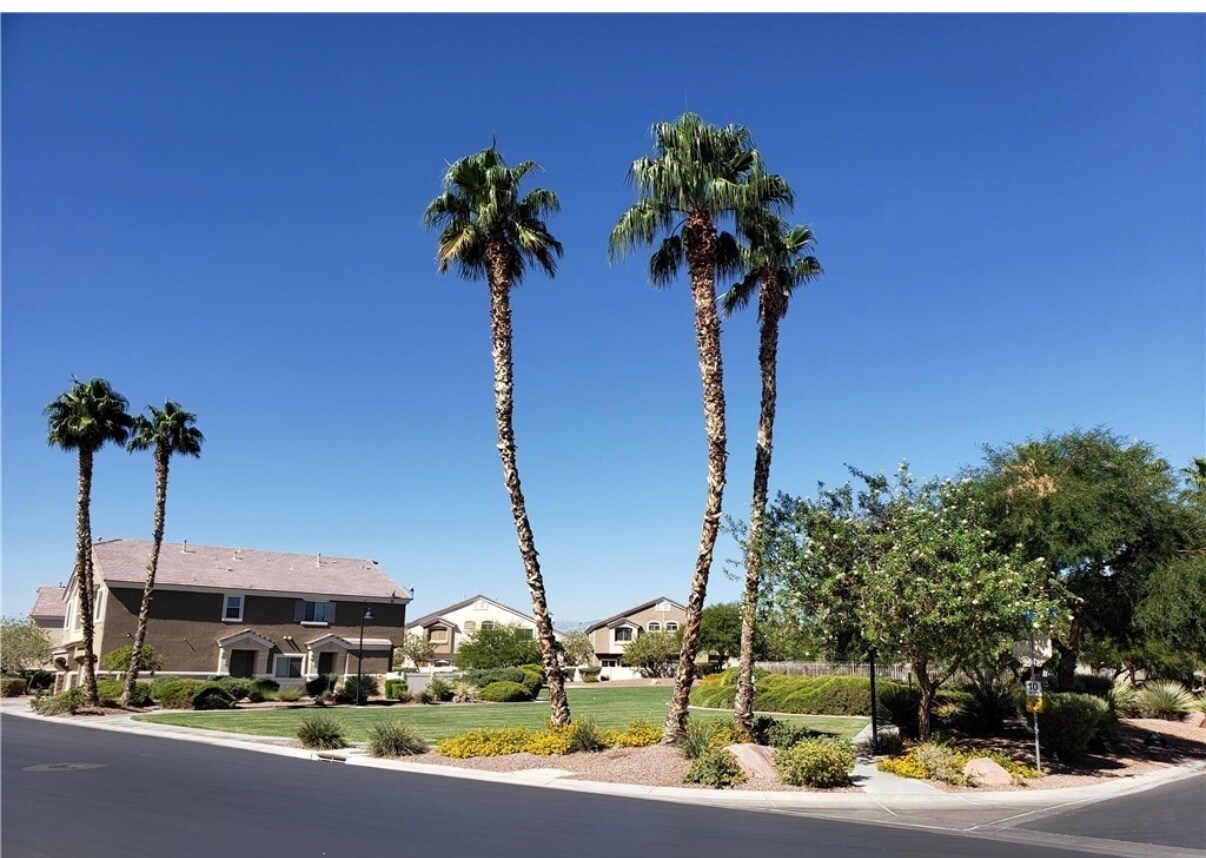 Building Photo - 3504 Glorious Iris Pl